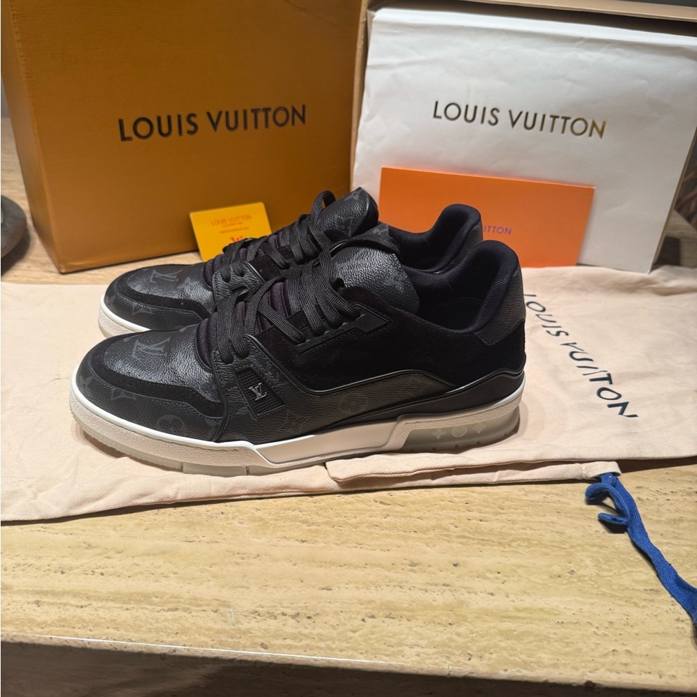 Men’s Louis Vuitton LV Trainer Black and White Sneaker - Picture 2 of 9